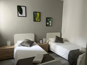 F4 Room 2, Private Room two single beds shared bathroom